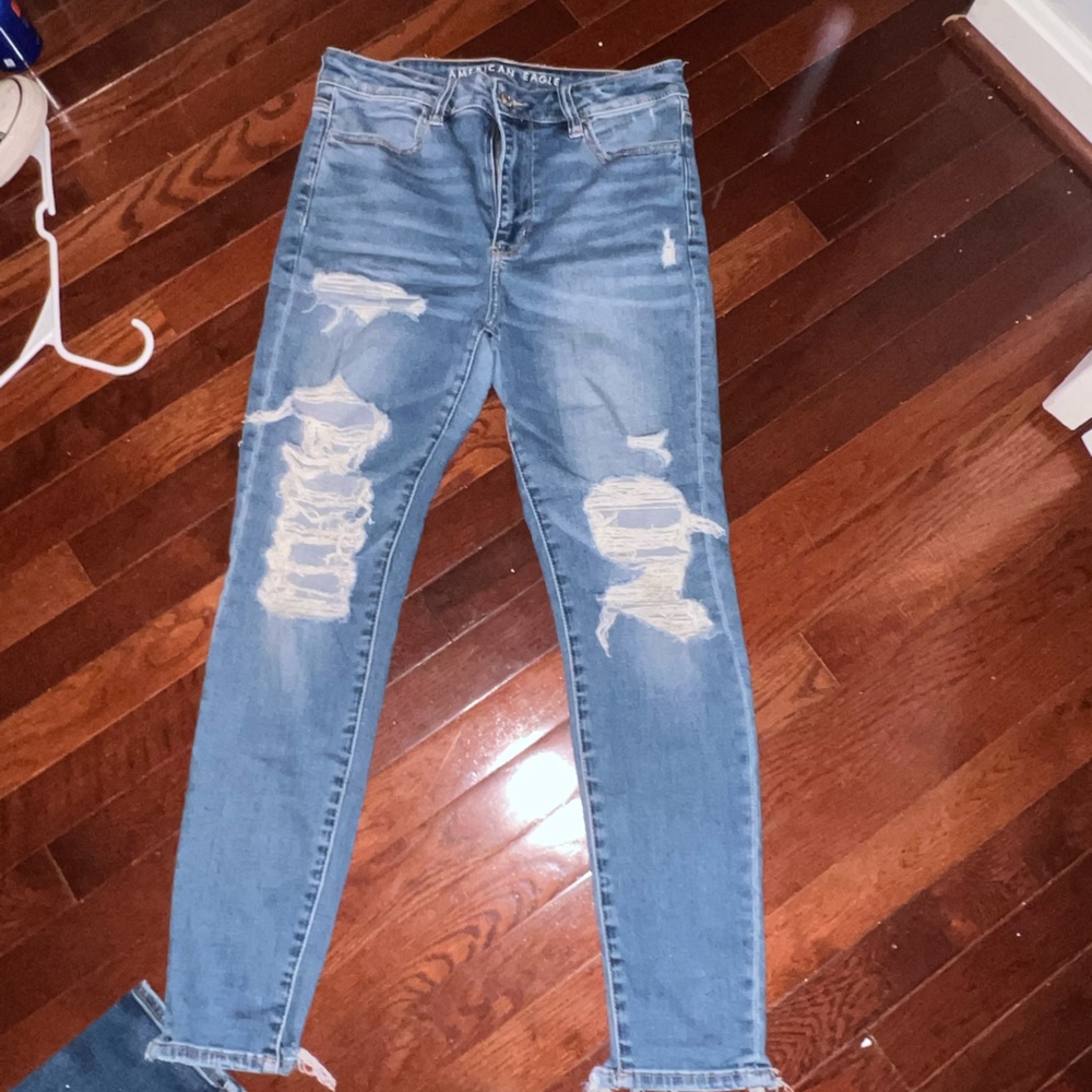 American eagle ripped skinned jeans